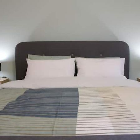 Cozy Modern Apartment Янина Экстерьер фото
