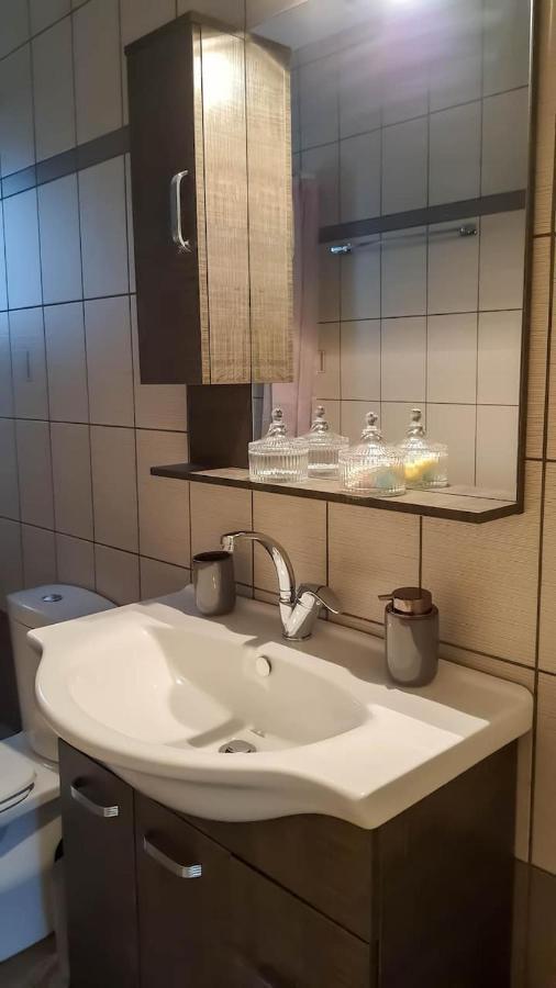 Cozy Modern Apartment Янина Экстерьер фото
