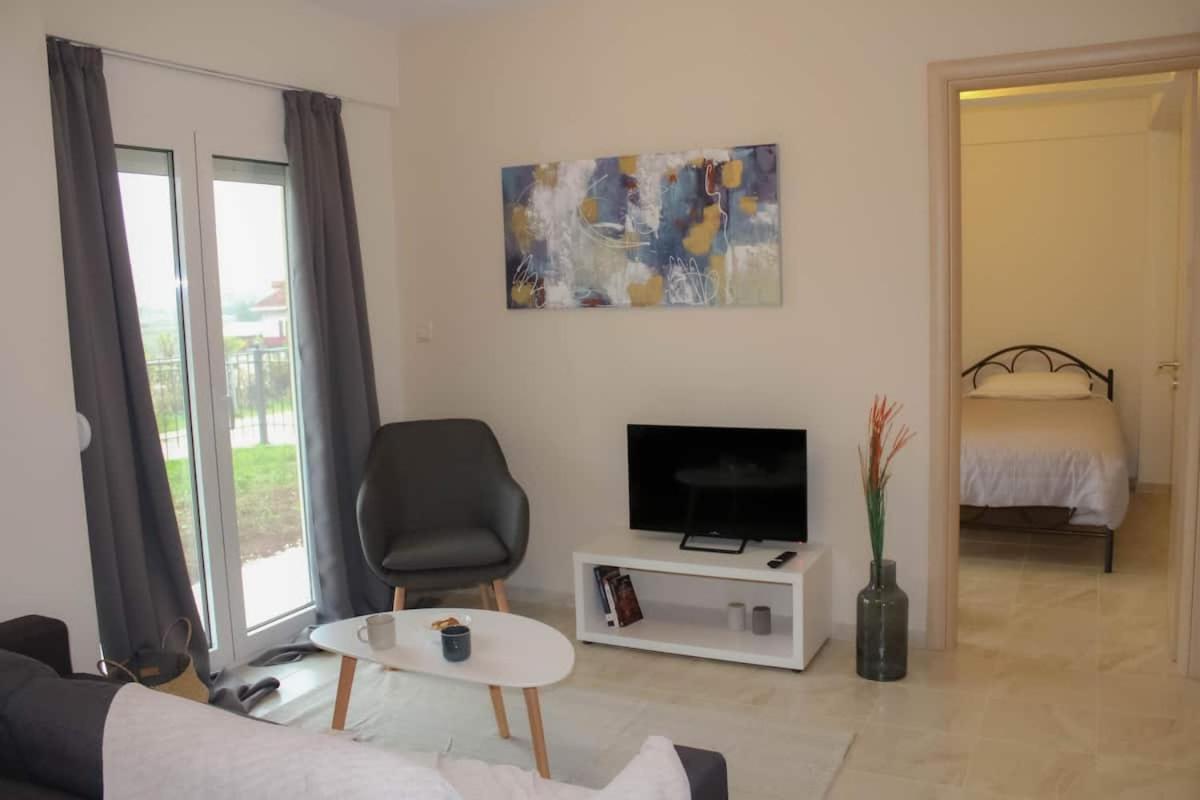 Cozy Modern Apartment Янина Экстерьер фото